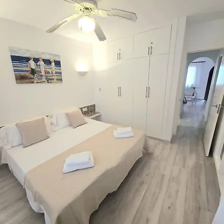 Con Terraza Y Vistas Al Mar En *