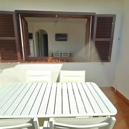 Con Terraza Y Vistas Al Mar En *