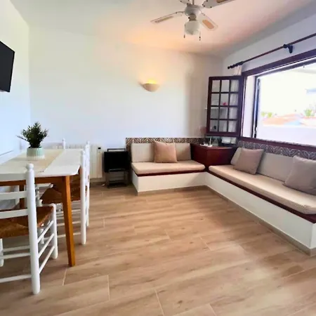 Con Terraza Y Vistas Al Mar En Apartment Son Bou