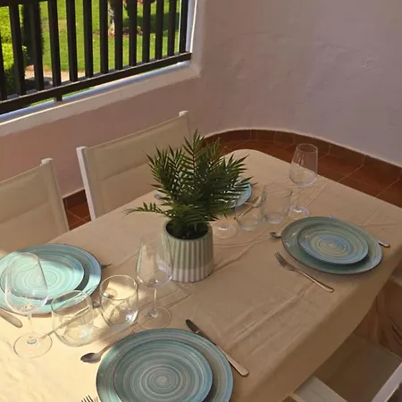 Con Terraza Y Vistas Al Mar En شقة سون بو