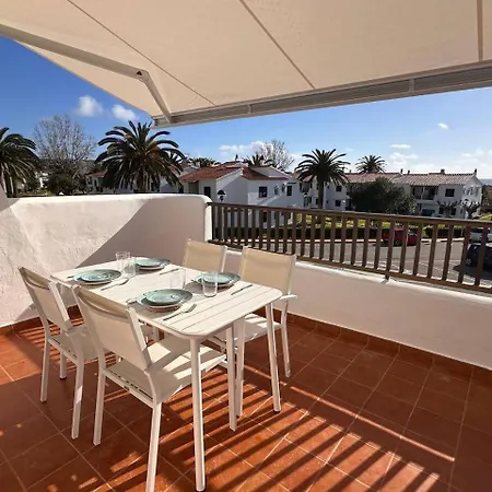 Con Terraza Y Vistas Al Mar En Appartamento Son Bou