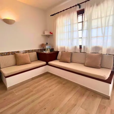Appartamento Con Terraza Y Vistas Al Mar En *