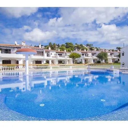 Con Terraza Y Vistas Al Mar En
