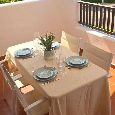 Appartamento Con Terraza Y Vistas Al Mar En *